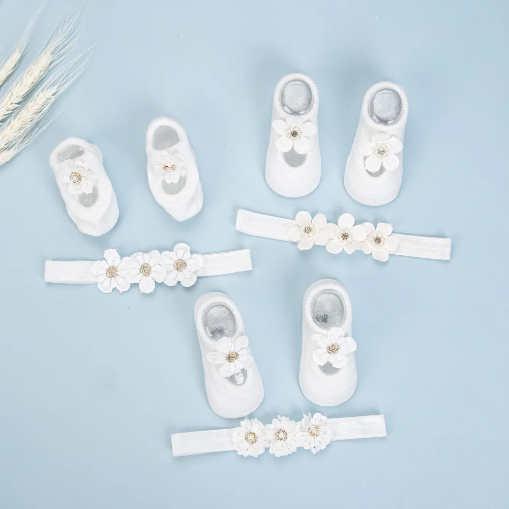Calcetines de bautizo blancos con flores para bebé - imagen 4