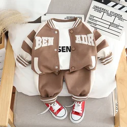 Conjunto deportivo bebé: chaqueta, camiseta y pantalón - primavera