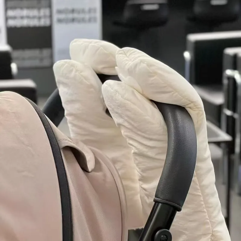 Manoplas universales para cochecito, cubiertas de mango con forro polar cálido a prueba de viento para invierno, equipo esencial para padres para paseos de bebé en clima frío - imagen 4