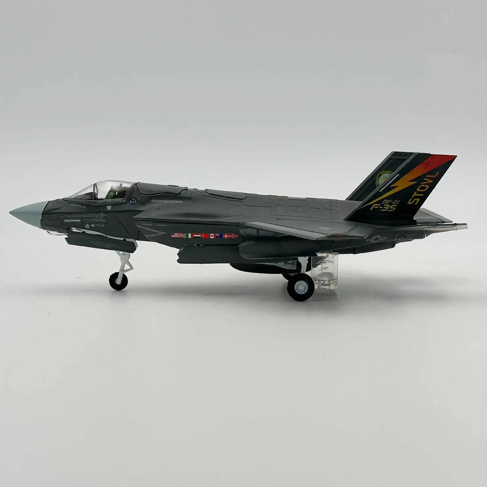 Aircraft Model 1/72 Scale Alloy Souvenir Tabletop Decor with Display Base Fighter Model Plane Model Toy for Holiday Gift Adults
