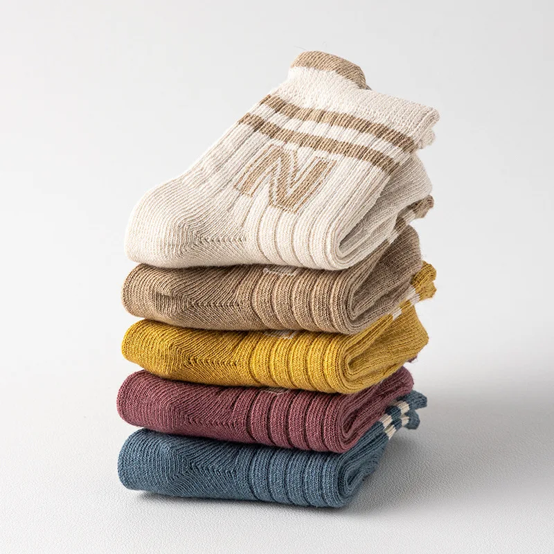 Calcetines de algodón con estampado de letras para bebé, calcetines suaves de tubo medio para recién nacido, calcetines deportivos antideslizantes a rayas de Color sólido para niños y niñas - imagen 2