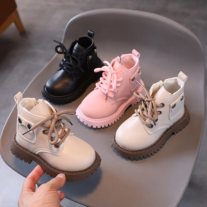 Nuevos zapatos informales de invierno para niños, botas Martin impermeables de cuero, botas Martin cálidas de felpa antideslizantes a la moda para niños