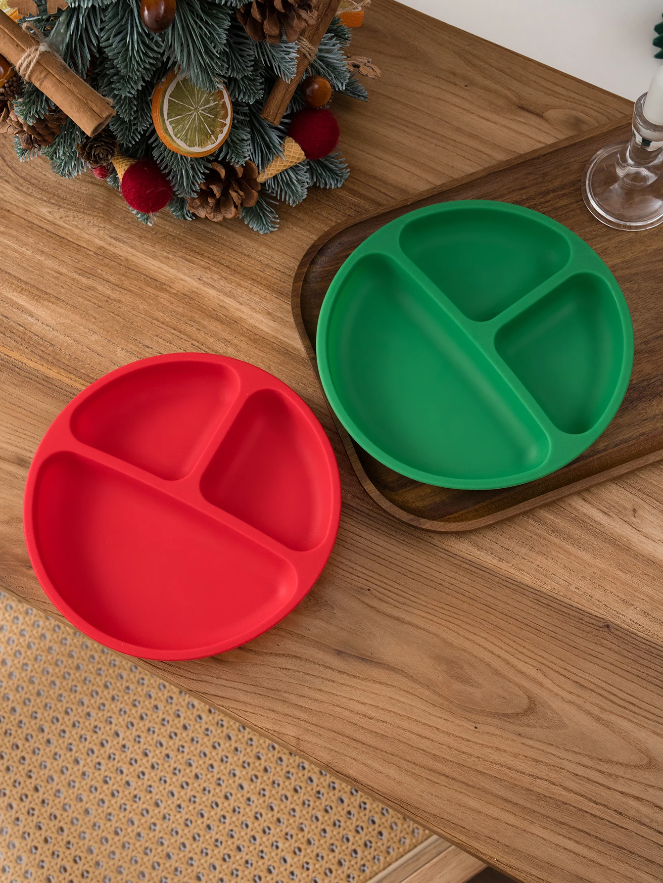 Color niños 1 pieza sin BPA plato de comedor de silicona para bebé con ventosa plato de alimentación de entrenamiento para niños vajilla para niños suministros de Navidad - imagen 3