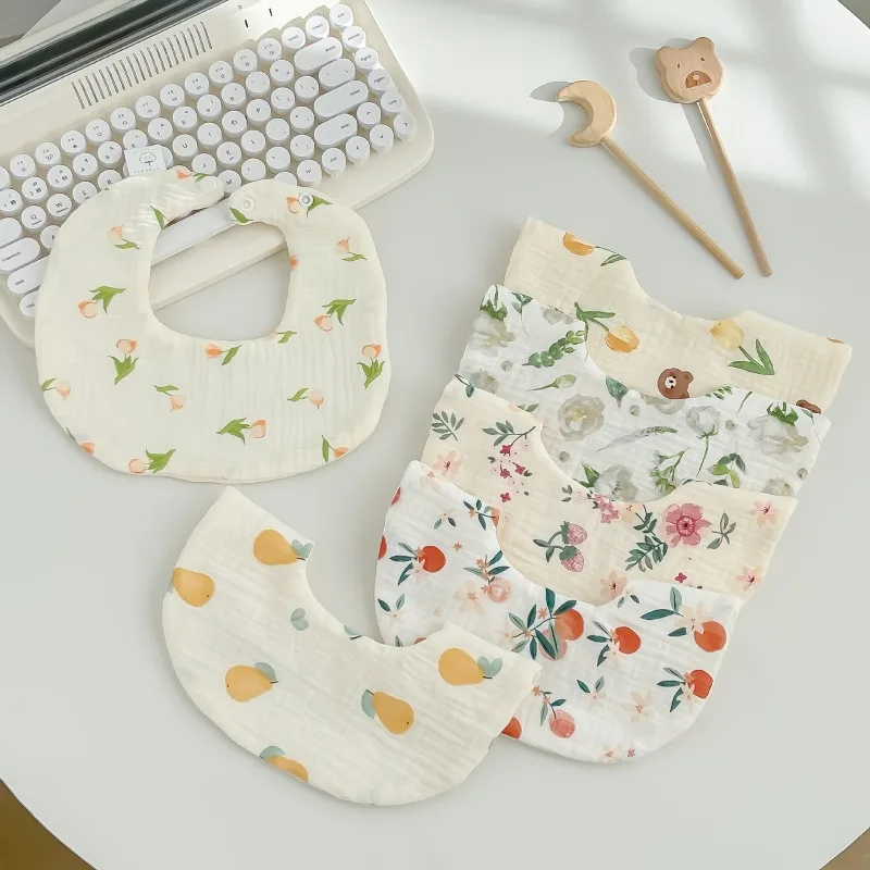 Babero de gasa multicapa para recién nacido con estampados infantiles - imagen 4