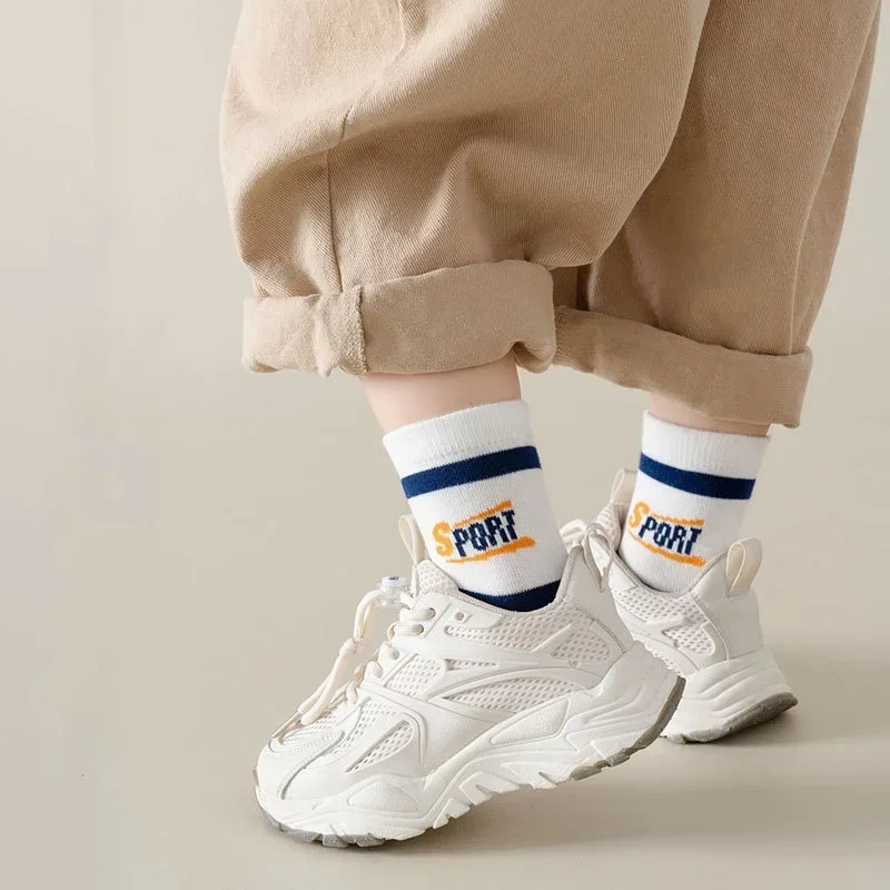 5 pares de calcetines deportivos para chico y niña, calcetines de pantorrilla con números y letras de estilo americano a la moda, calcetines escolares de algodón suave para otoño y primavera - imagen 4