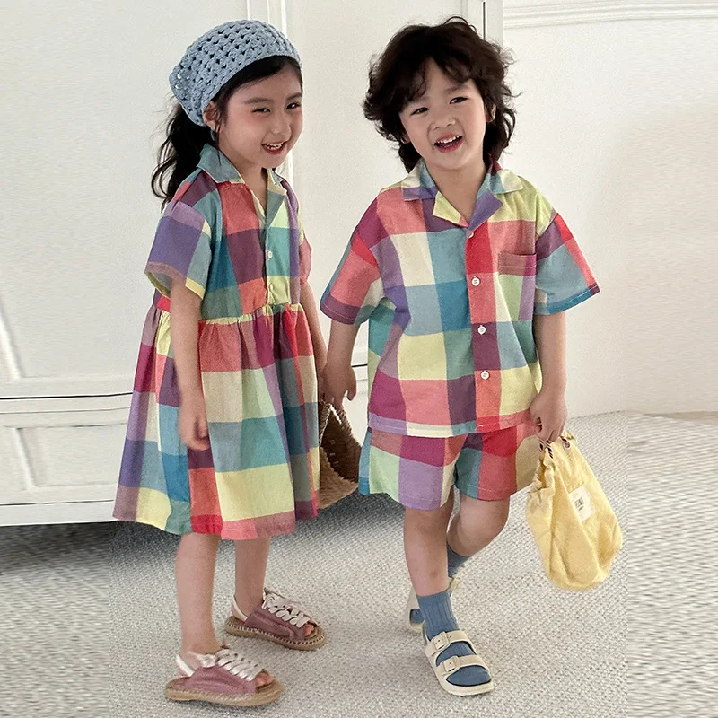 Conjunto de camisa de verano para niños, estilo de vacaciones, manga corta y pantalones cortos, 2 uds., vestido a cuadros colorido para niñas, traje para hermanos - imagen 3
