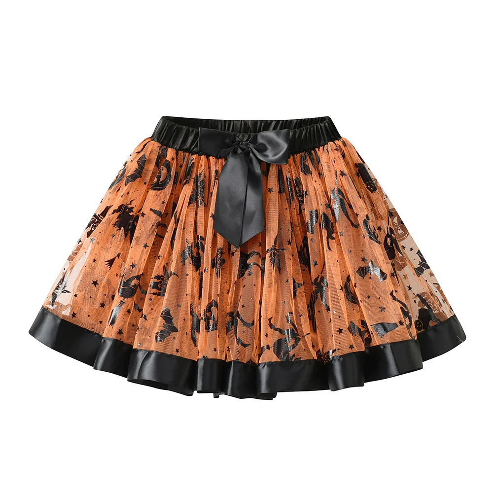Detalle del estampado de estrellas y murciélagos