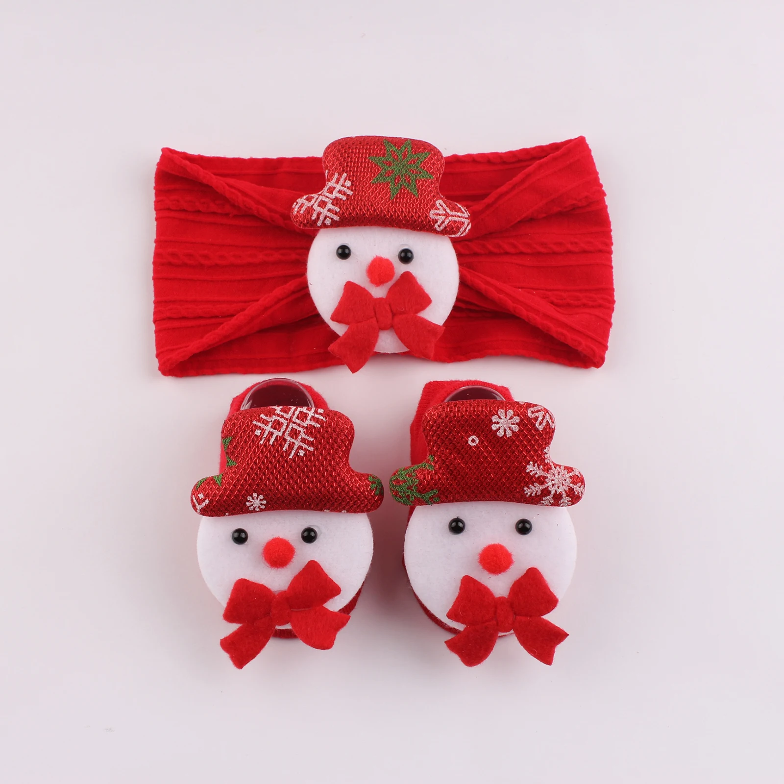 Conjunto regalo navideño para bebé con calcetines, guantes y diadema - imagen 3