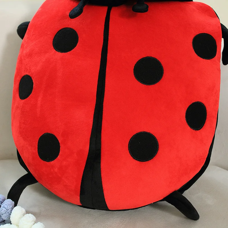 Almohada de peluche mariquita para niños – Suave y divertida - imagen 5