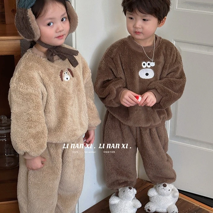 Conjunto de felpa con osito para niña – Dos piezas invierno