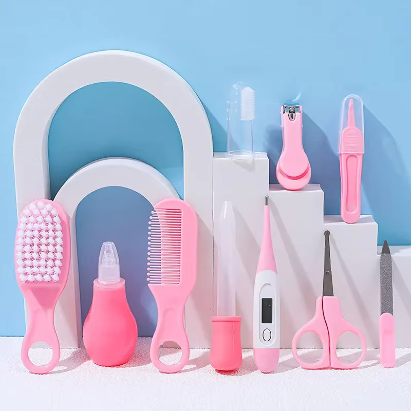 Set de aseo infantil con cortaúñas, peine y cepillo suave - imagen 3