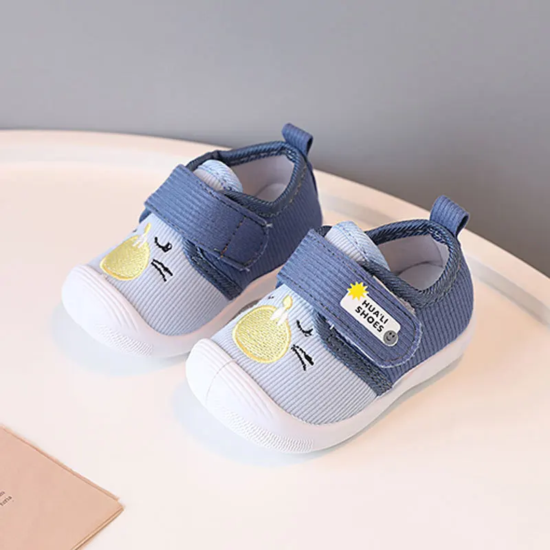 Zapatos de casa bebé con suela suave y sonido para otoño - imagen 2