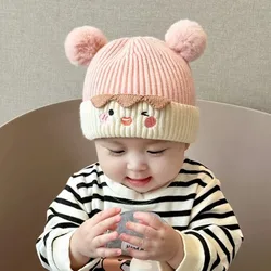 Gorro de punto con pompones para bebé – Cálido con protección auditiva