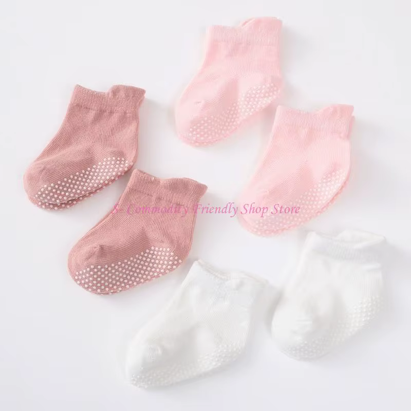 Calcetines antideslizantes para que tu bebé aprenda a andar