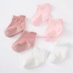 Calcetines antideslizantes para que tu bebé aprenda a andar