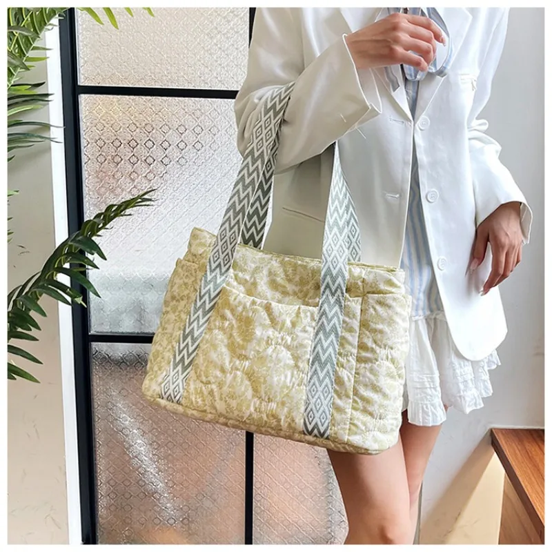 Bolsa de pañales para bebés Retro estética de nailon para mujer, bolsa de almacenamiento de cosas para recién nacidos, sencilla, a la moda, Jacquard Floral, bolsa para exteriores - imagen 4