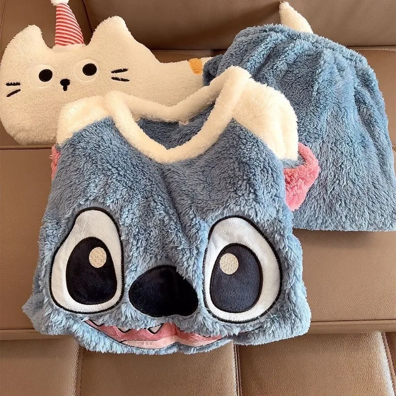 Pijamas de punto para mujer, ropa de abrigo cálida de dibujos animados de Anime grueso de lana Coral para otoño e invierno, regalo para el hogar para estudiantes de Disney - imagen 2