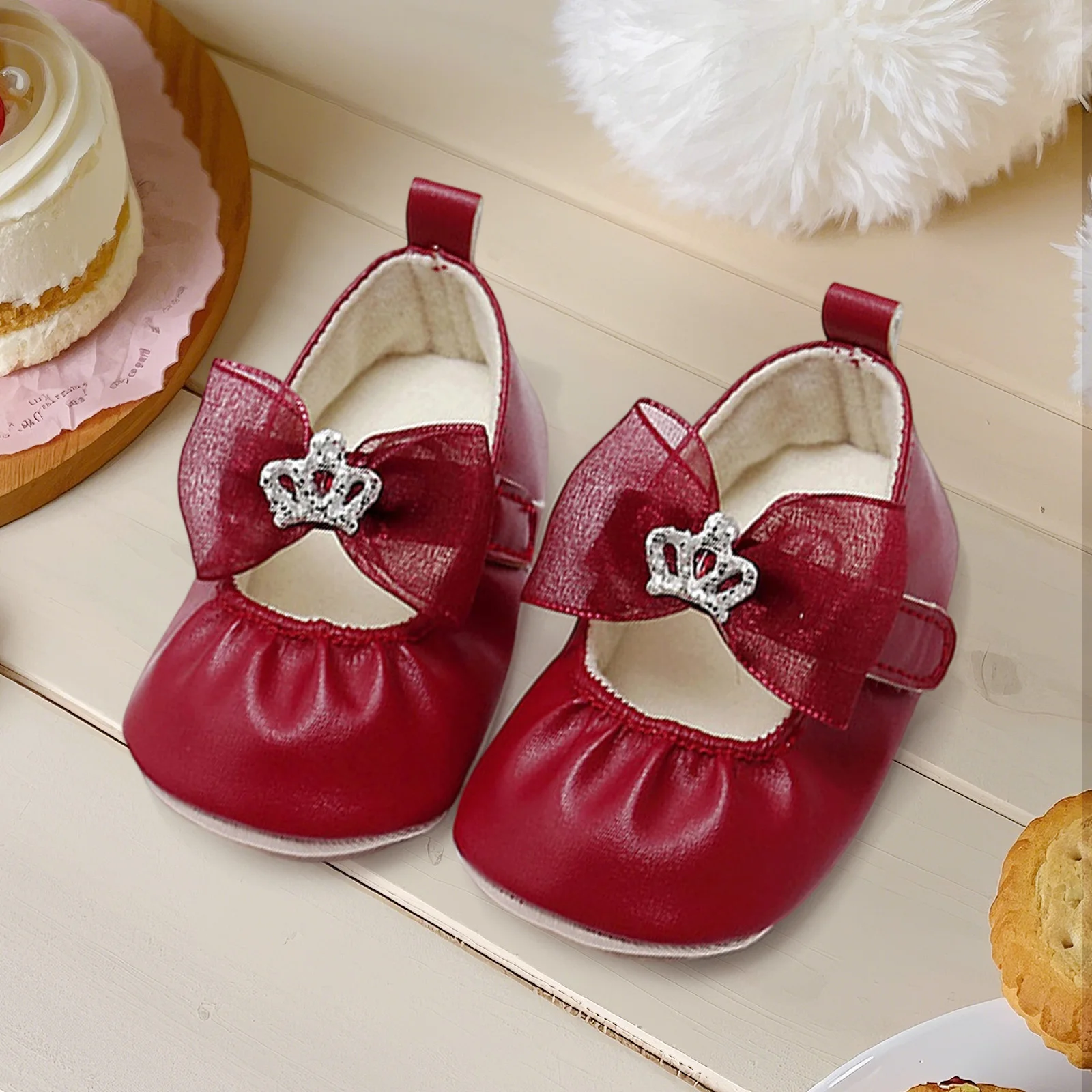 VISgogo Zapatos de princesa para niñas de piel sintética suave con lazo de corona brillante, zapatos antideslizantes para primeros pasos, zapatos para niños pequeños - imagen 2