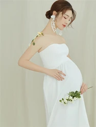 Vestido premamá tubo blanco para fotos de embarazo en estudio