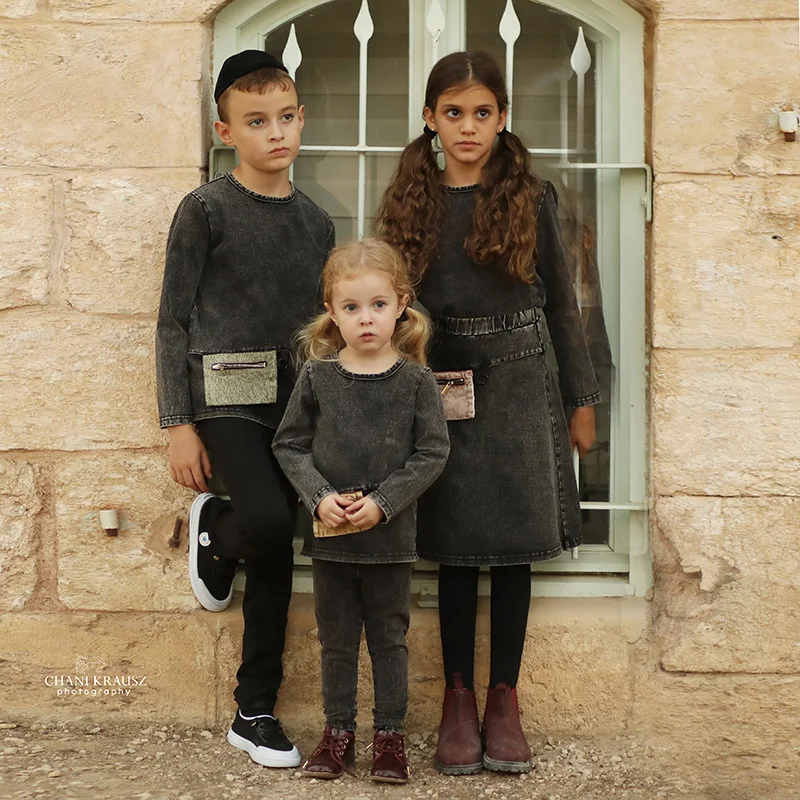 Conjunto hermanos bebé y niña con bolsillos vaqueros - imagen 2
