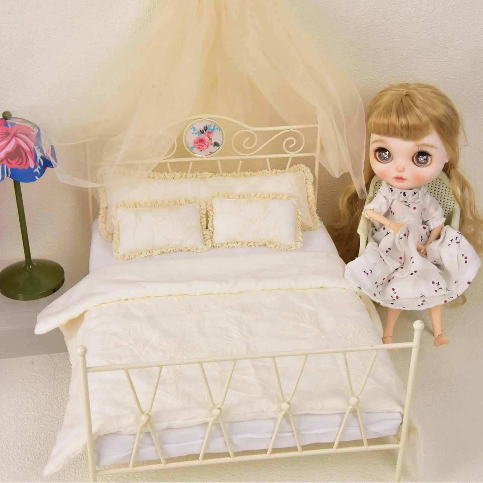 1:6 Iron Bed with Mattress for Landscape Decorations Gift Micro Landscape