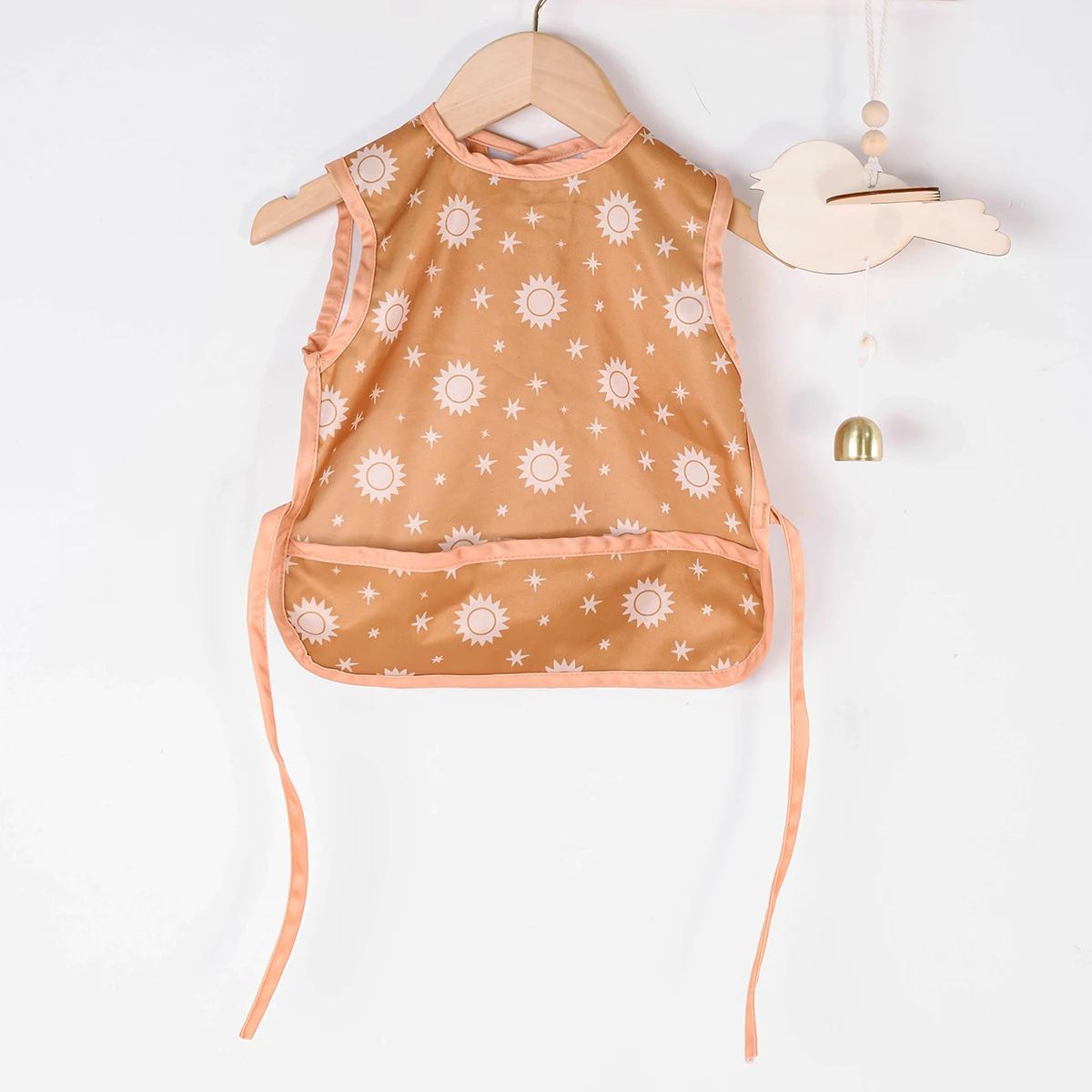 HappyFlute nuevo lindo estampado de una pieza con bolsillo grande estampado impermeable sin mangas diseño de gancho y bucle Baberos de alimentación de bebé reutilizables