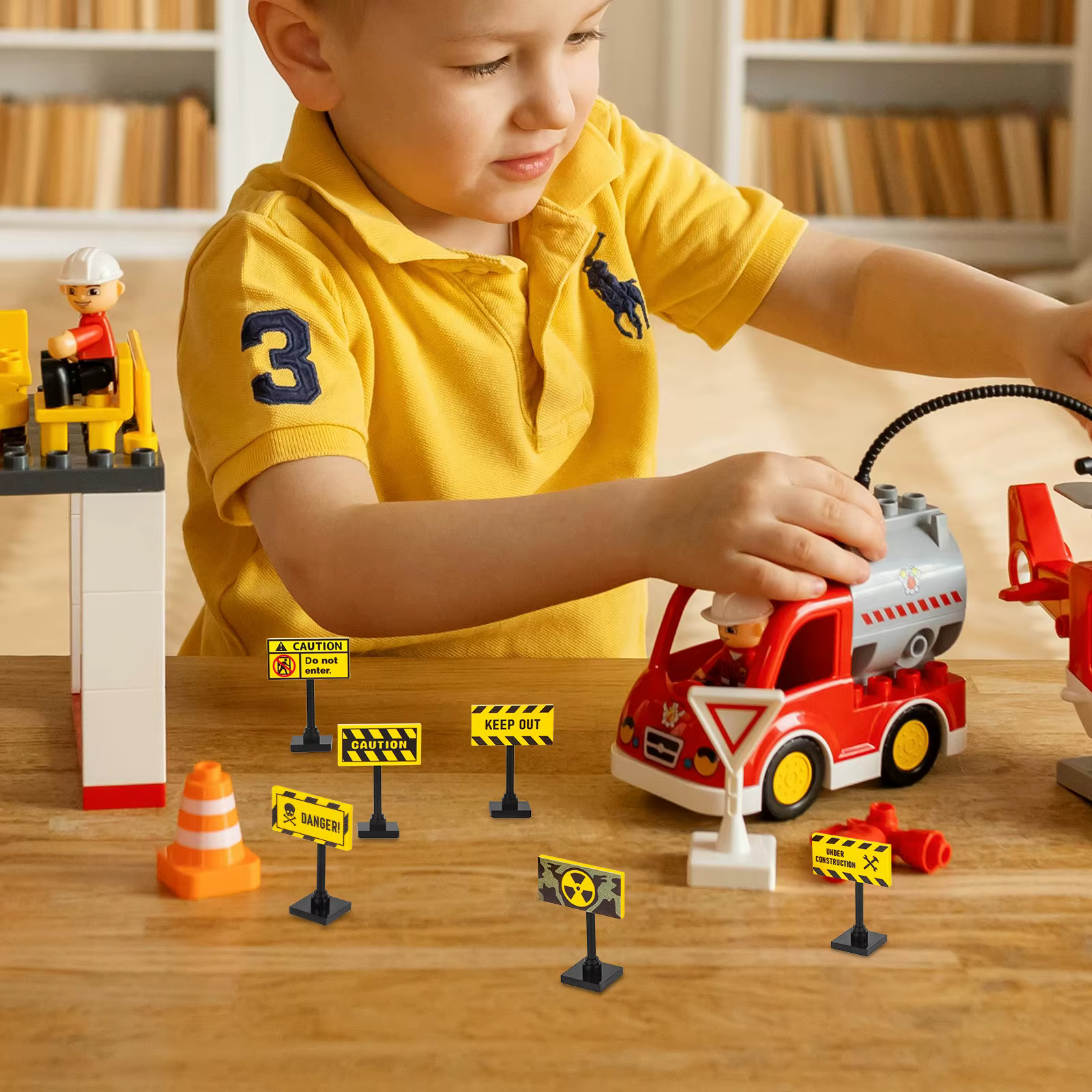 Conjunto señales de tráfico infantil con barricadas construcción - imagen 2