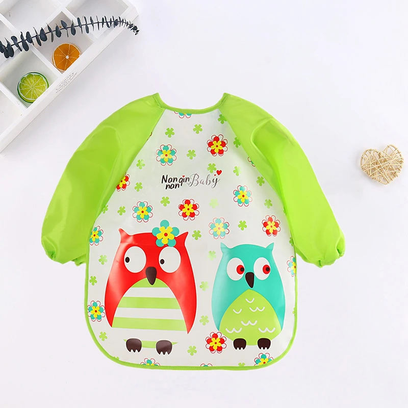 Babero impermeable de manga larga con bolsillo y estampado infantil - imagen 3