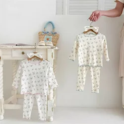 Conjunto pijama floral de algodón para niña con encaje – Otoño