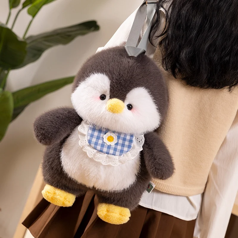Mochila infantil de peluche con forma de pingüino - imagen 5