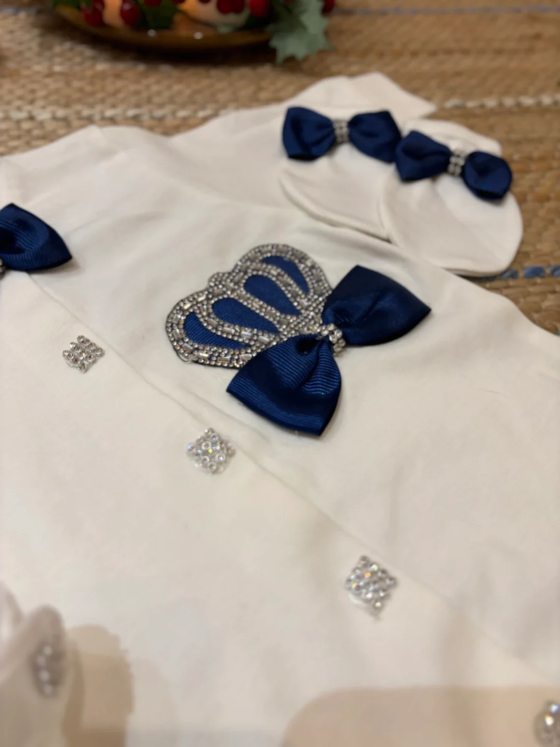 Dollbling Royal Blue Hospital Salida Lilax Baby Boy Joyas Corona Traje de esmoquin Canastilla Juego de regalo de 4 piezas 0-3 meses - imagen 3