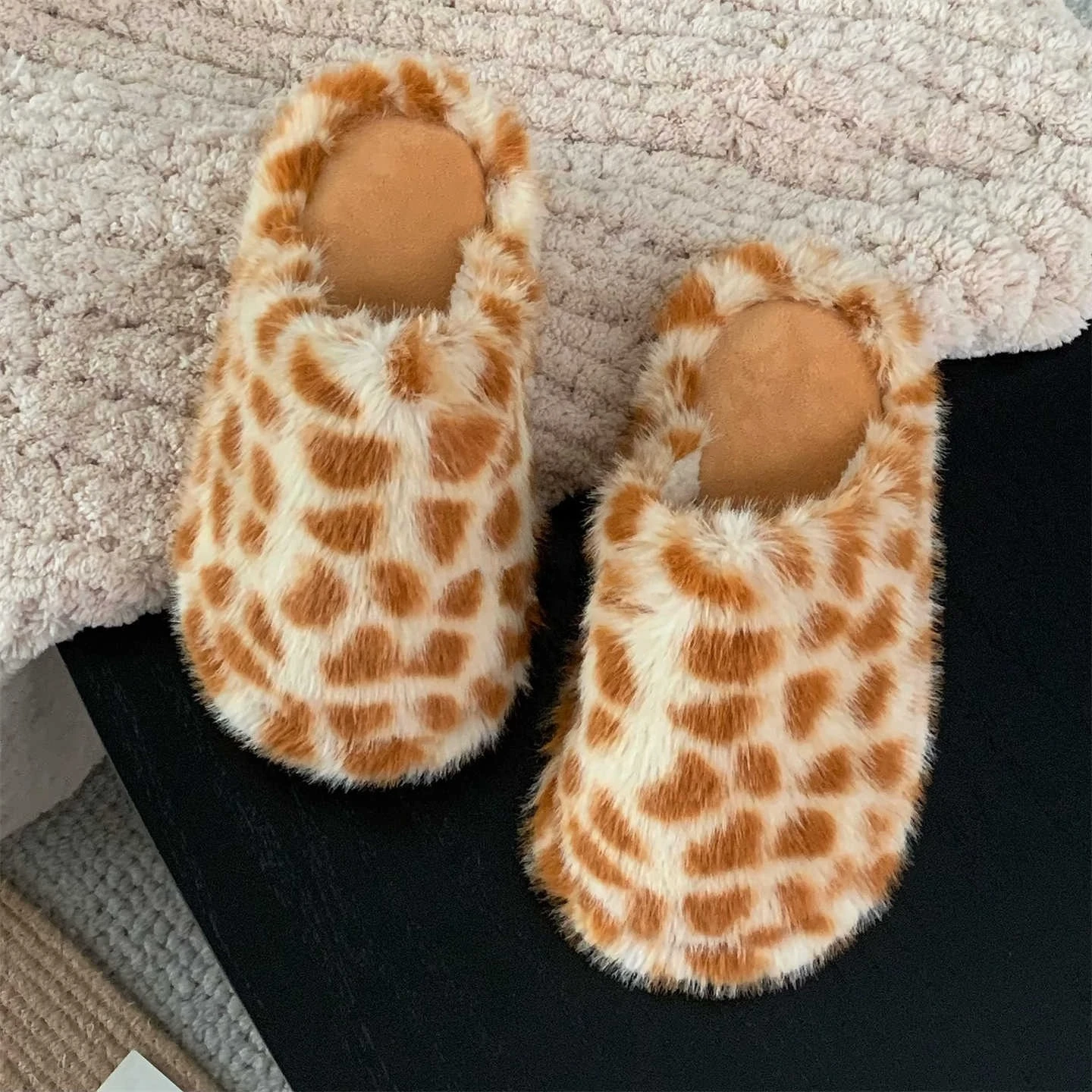 Pantuflas suaves de pelo sintético para niñas – Estampado leopardo - imagen 5
