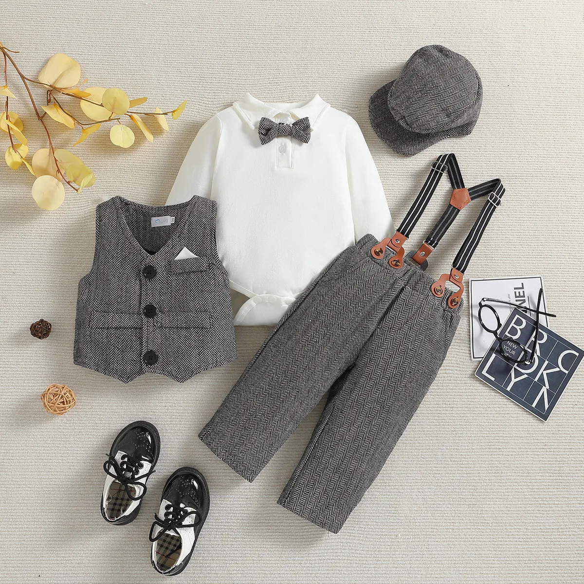 Conjunto bautizo niño con americana, chaleco y pantalón - imagen 3