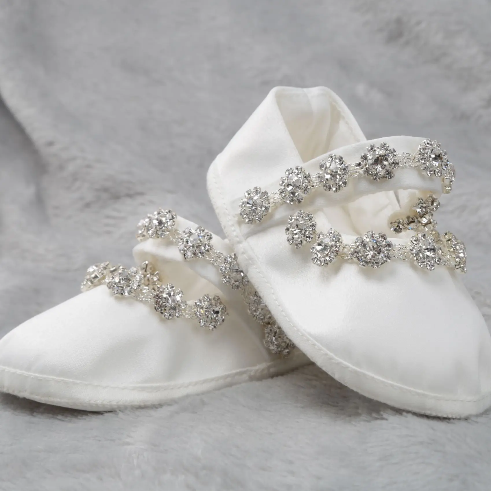 Zapatos con diamantes de imitación para bebé recién nacido, calzado blanco puro para bautizo, ablución, ocasión de adorno de cristal, gancho y lazo - imagen 2