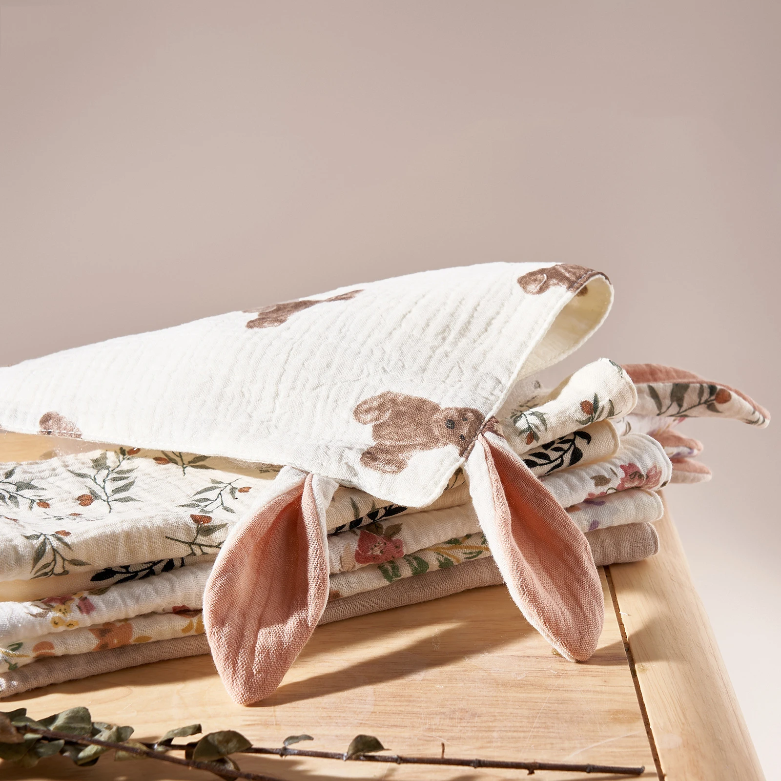 Nueva toalla calmante para bebé con Orejas de conejo pequeñas, algodón suave, juguete para dormir para niños recién nacidos, edredón para calmar, manta, Baberos, toalla para Saliva - imagen 2