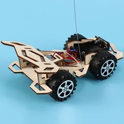 Coche teledirigido de madera tracción total para niños – hecho a mano