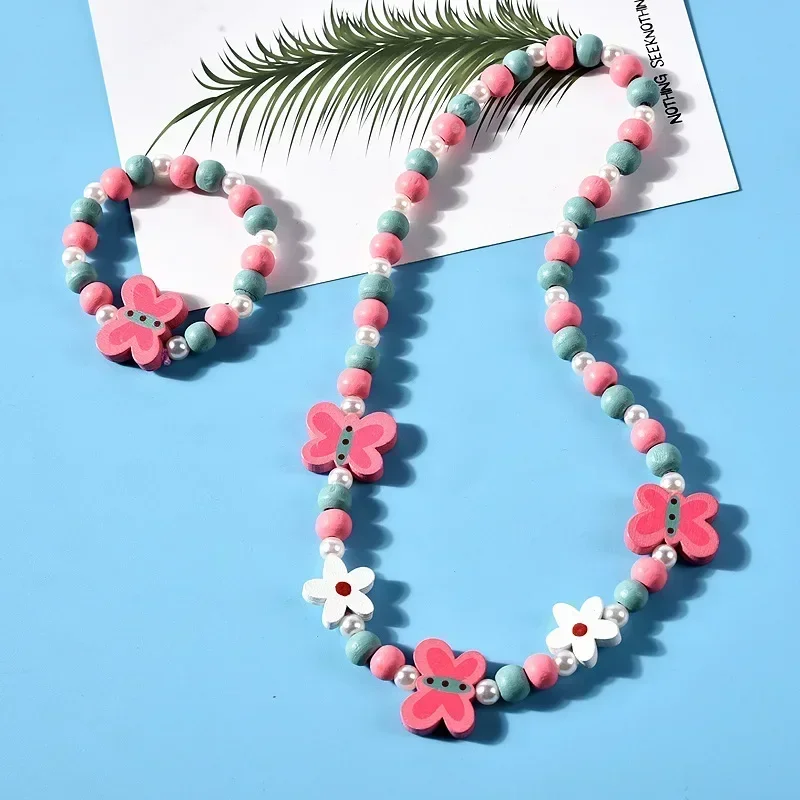 Collar infantil de cuentas con mariposas y flores para niña - imagen 3