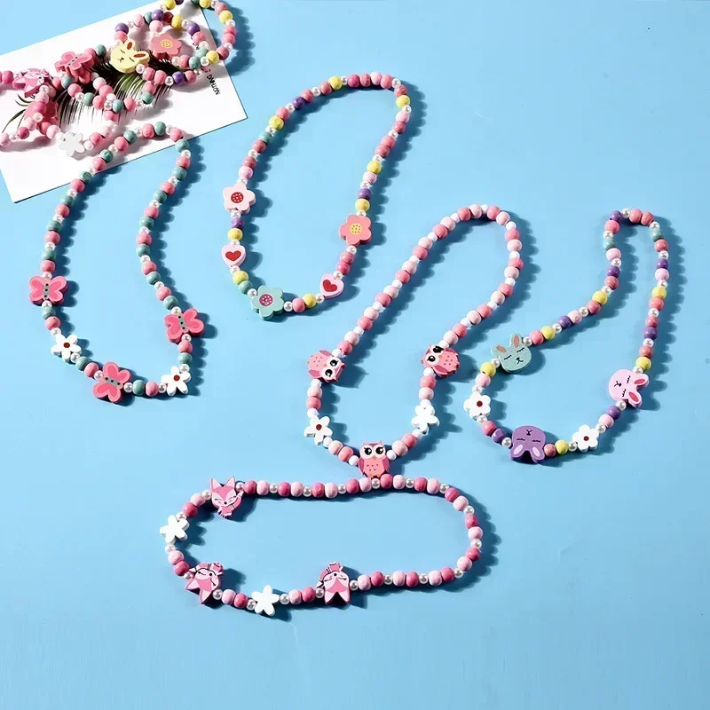 Collar infantil de cuentas con mariposas y flores para niña - imagen 4