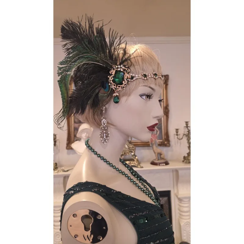 Diadema vintage con plumas de pavo real y cadena dorada - imagen 3