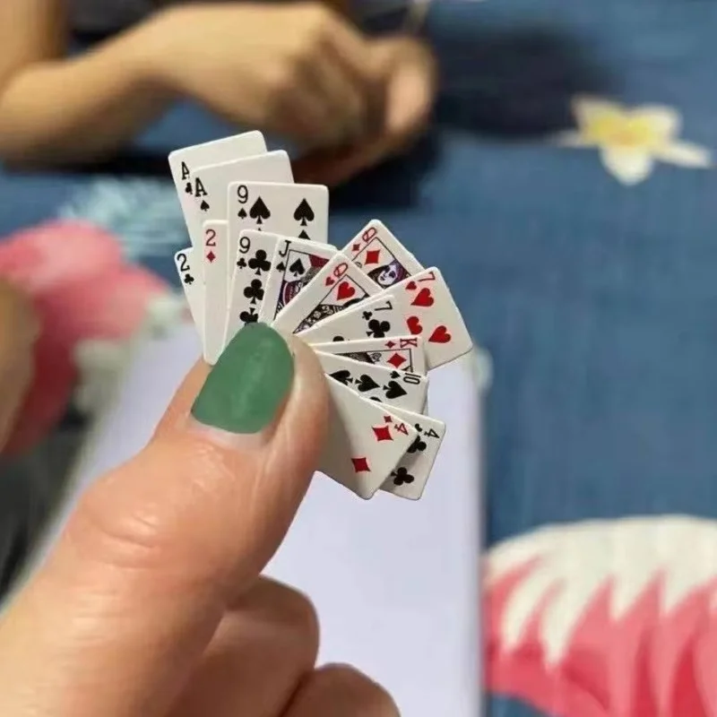 Mini cartas de póker divertidas para estudiantes, juegos de mesa para aliviar el estrés, juguetes pequeños, juego de póker informal, fácil de llevar - imagen 5