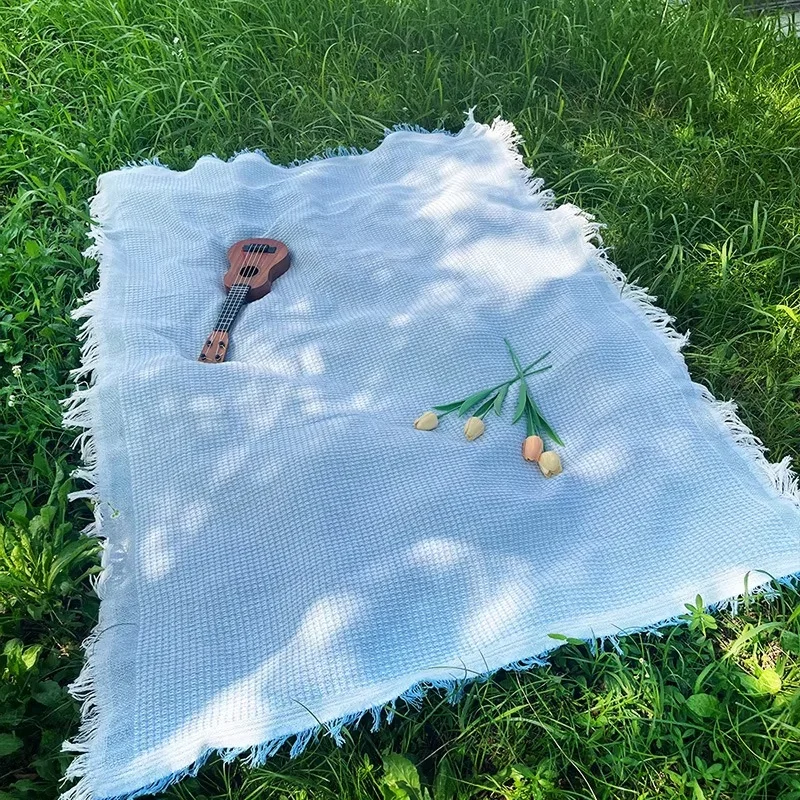 Manta de picnic de lino con diseño waffle y flecos para exteriores - imagen 4