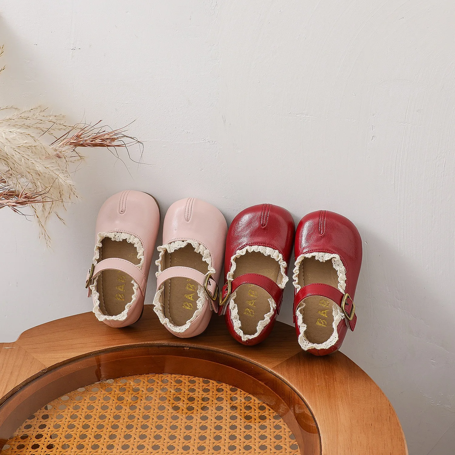 Zapatos de cuero informales para niñas de primavera, zapatos de princesa de encaje para fiesta, suela suave antideslizante, zapatos ligeros para niños pequeños