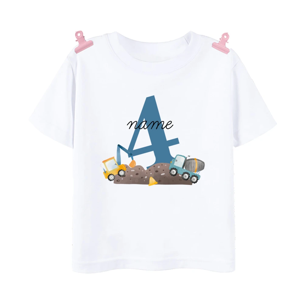 Una camisa blanca con una caricatura