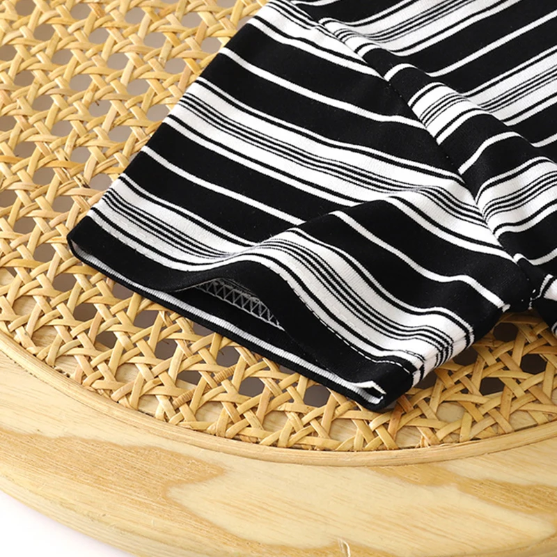Conjunto verano bebé: Top rayas manga corta + Pantalones cortos - imagen 4