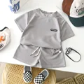 Gris oscuro