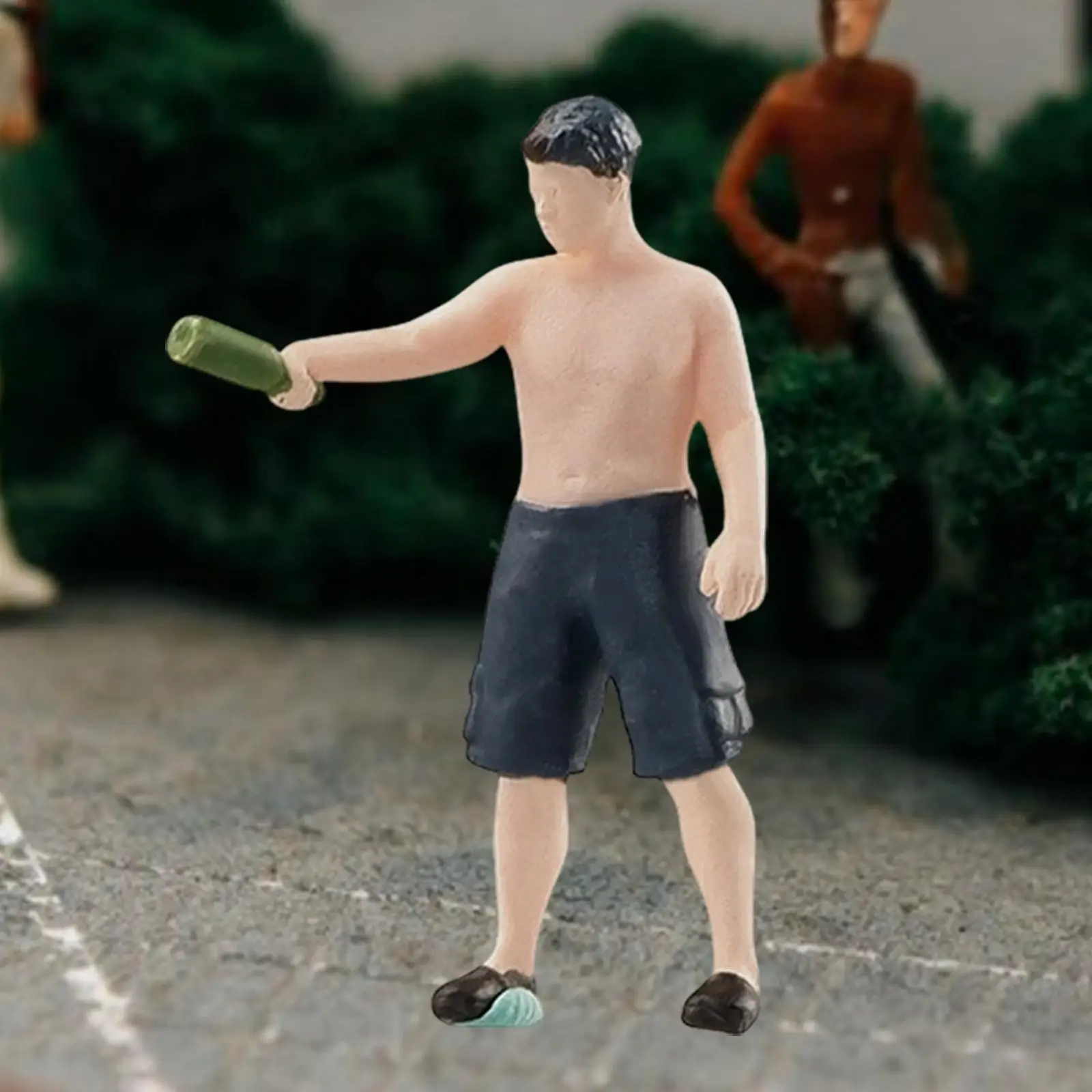 1/64 Miniature Figure Tiny People Figurine People Figure Holding A Bottle for Home