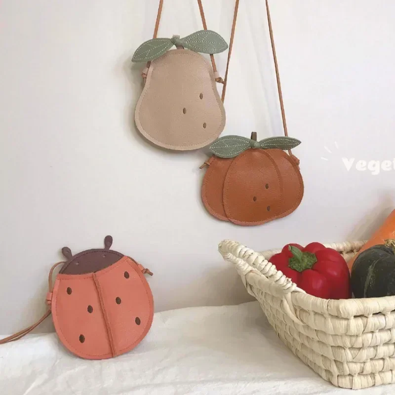 Bolso de hombro creativo de fruta para niñas, bolso cruzado estilo escarabajo de pera y calabaza de dibujos animados para niñas pequeñas, monedero de viaje - imagen 5
