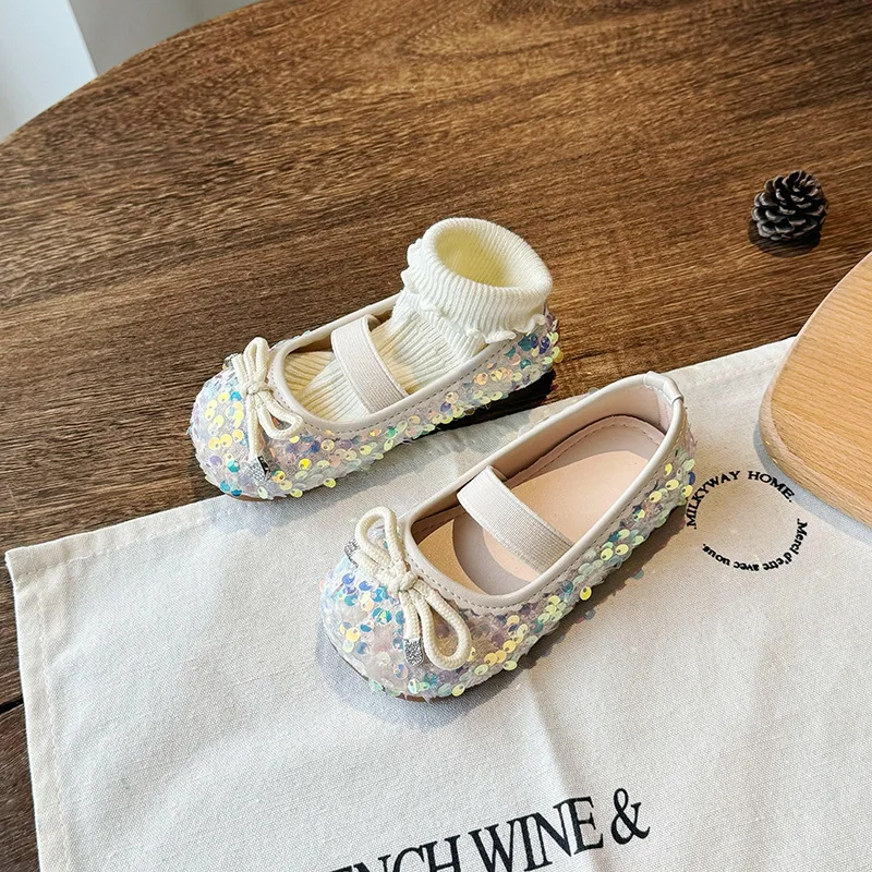 Zapatos antideslizantes para niñas, zapatos versátiles para niños, zapatos de princesa simples, nuevos zapatos individuales de moda, zapatos de suela blanda para niños de boca poco profunda