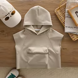Conjunto infantil chaleco con capucha y camiseta para niños