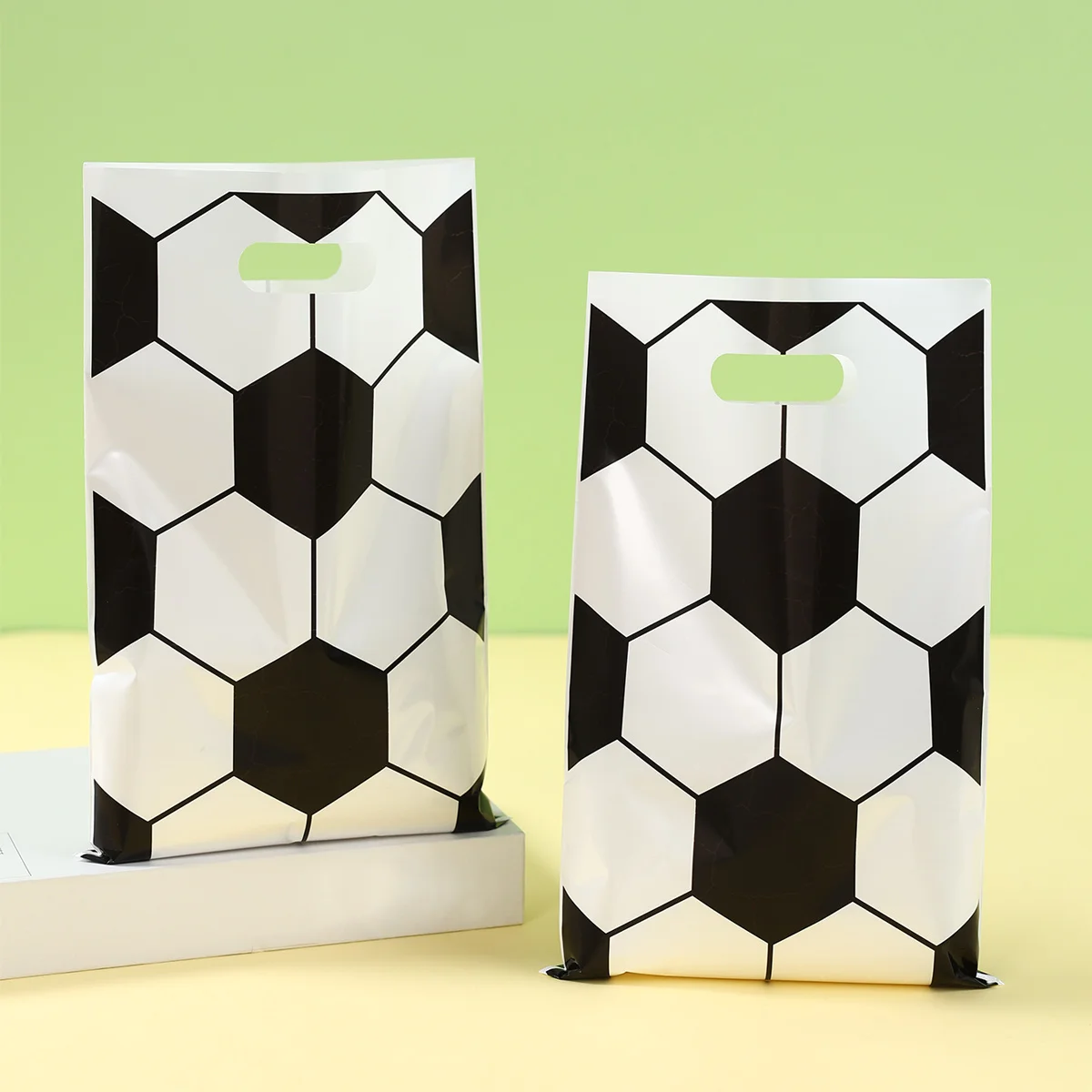 Bolsas de dulces de fútbol para niños, bolso de embalaje de regalo de fútbol, decoración de fiesta de cumpleaños, suministros para fiesta de feliz cumpleaños, 10/25/50 Uds. - imagen 5